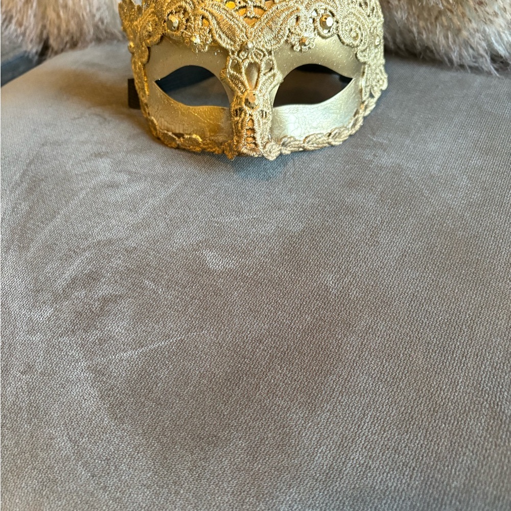 Elegant Gold Masquerade Mask